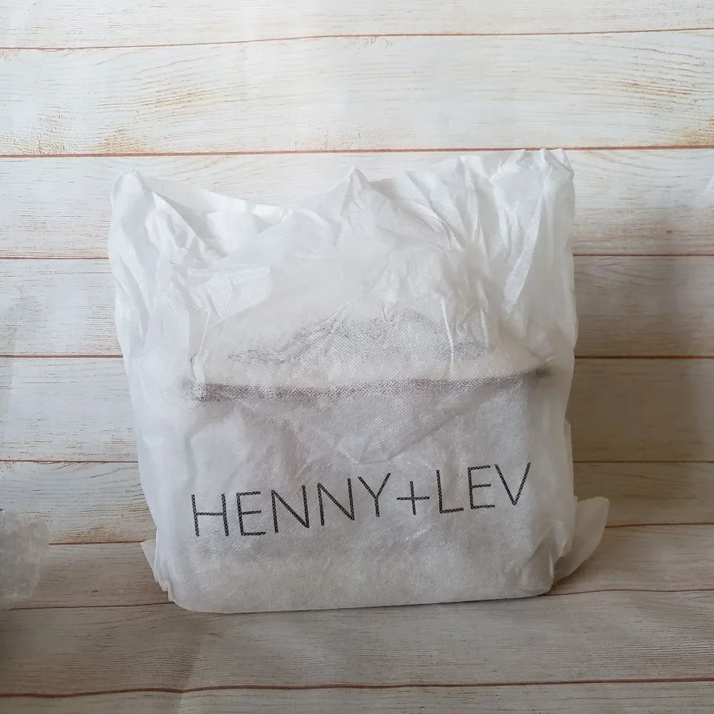 Henny & Lev Makeup Trunk Bag with It Cosmetics Mascara Foundation Bronzer Lips